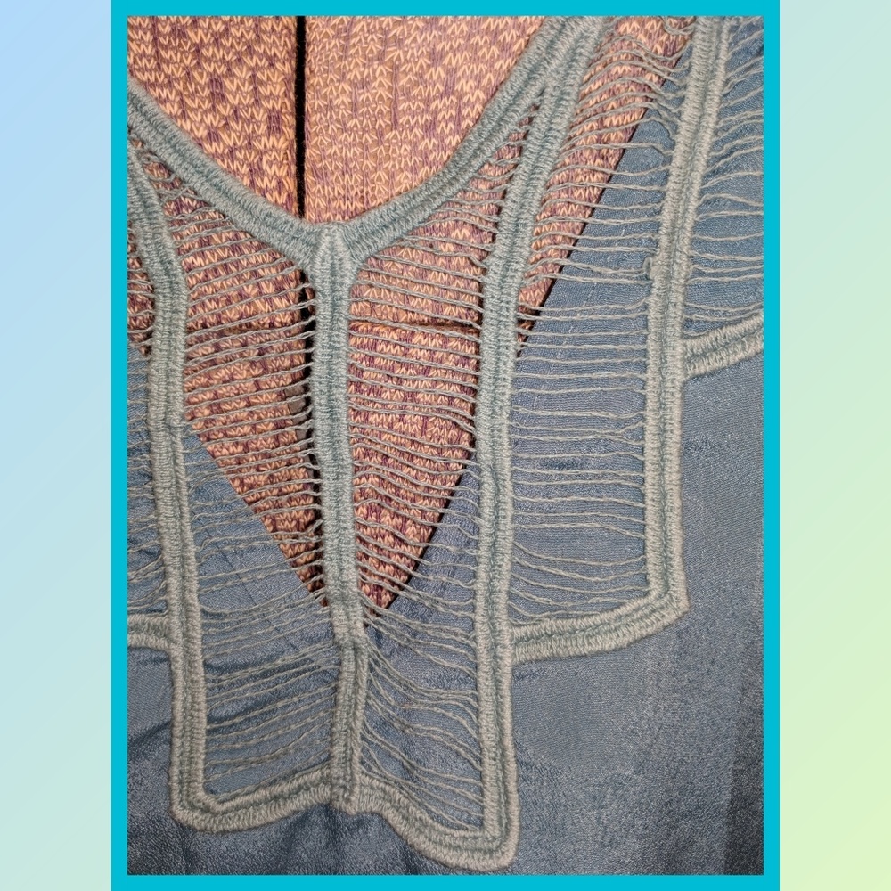 Lush Top with cute back - Picture 5 of 5